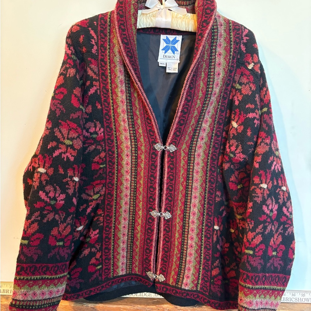 Vintage-Inspired Floral Knit Cardigan with Metal Clasps